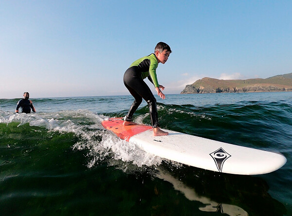 Santiago de Pantín surf school